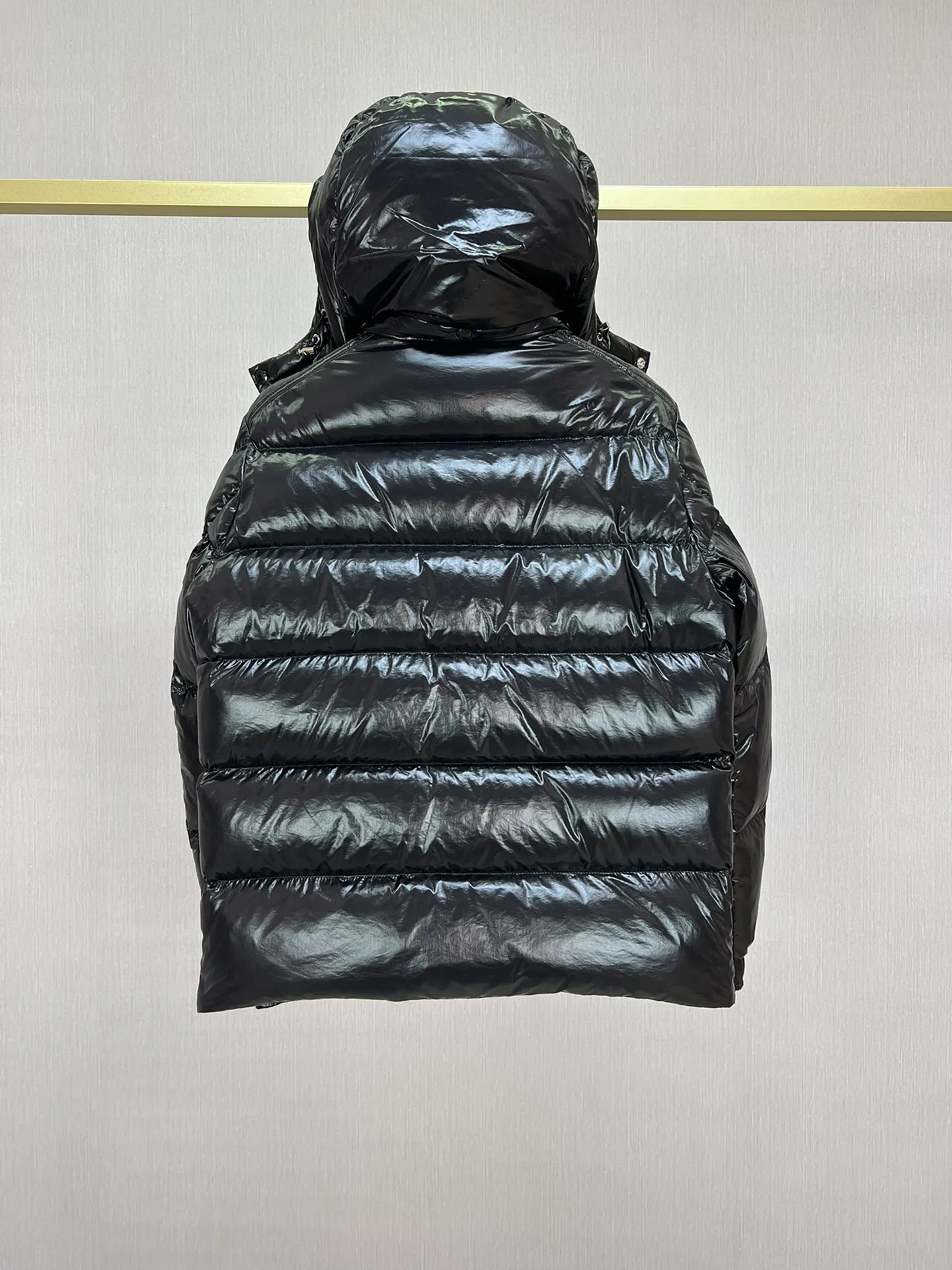P390 Moncler/ 2026 70 、 。 DNA ， ， 。 Classic ， 、 。 Classic 70 。 Quality， 90 ，Premium Quality ， ，Black ！ Sizes M-3XL